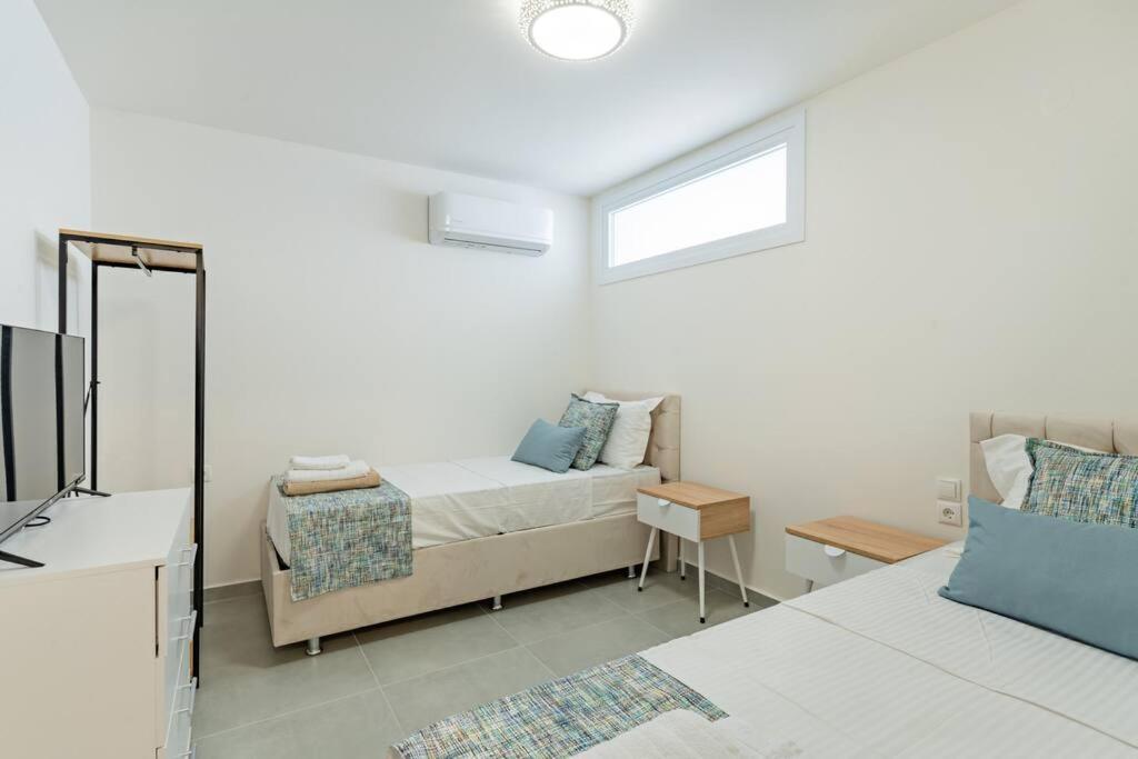 Sofia Suite, A Seafront Hideaway ! Panormos  Bagian luar foto