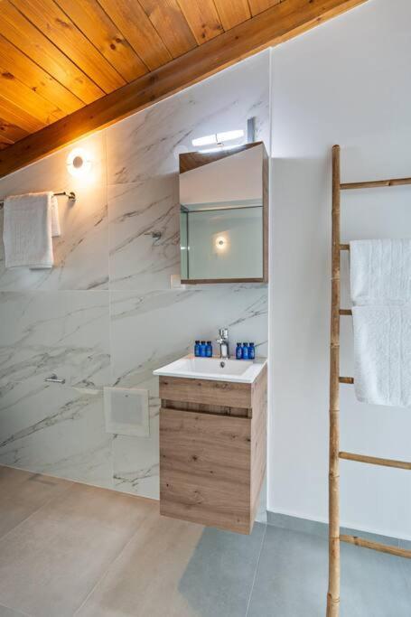 Sofia Suite, A Seafront Hideaway ! Panormos  Bagian luar foto